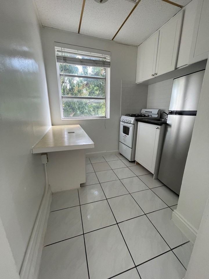 1556 Polk St - Photo 4 of 6