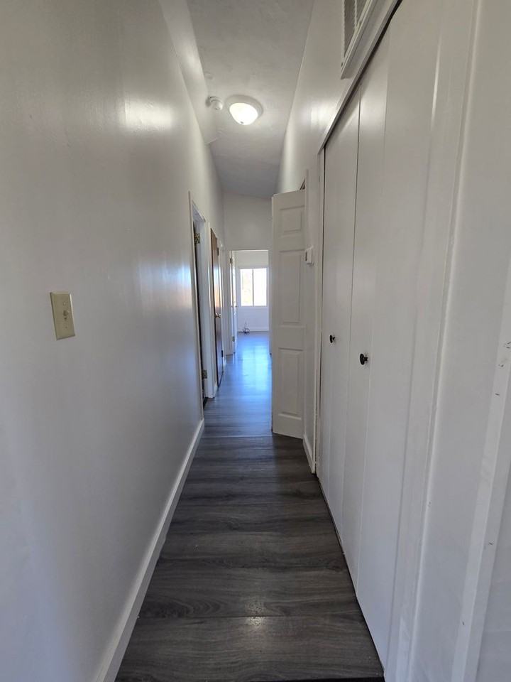 Lindsey Lane - Photo 4 of 16