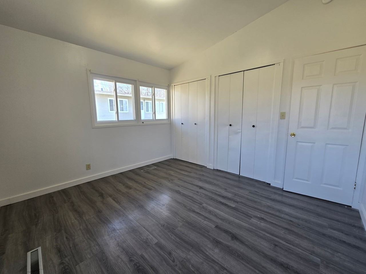 Lindsey Lane - Photo 6 of 16