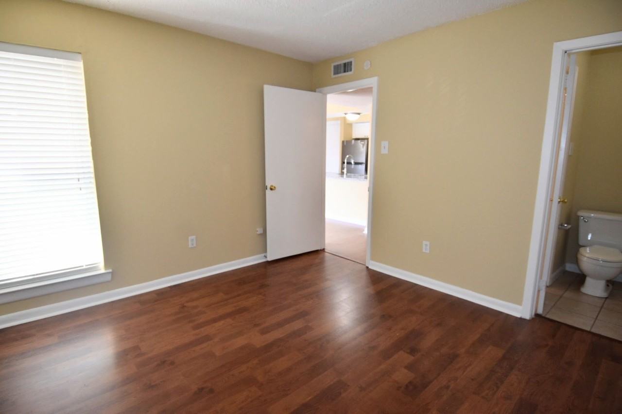 6747 Quail Hollow Ct - Photo 3 of 11