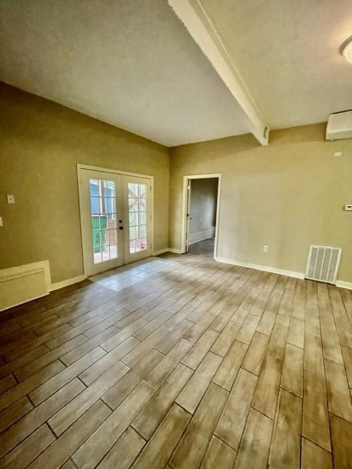 929 Mcalway Rd - Photo 3 of 14