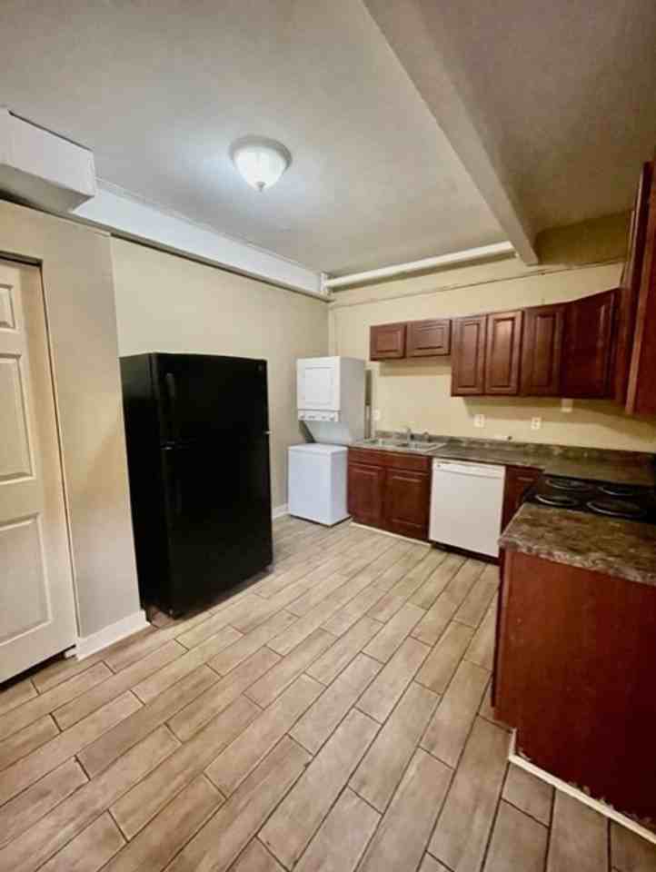 929 Mcalway Rd - Photo 4 of 14