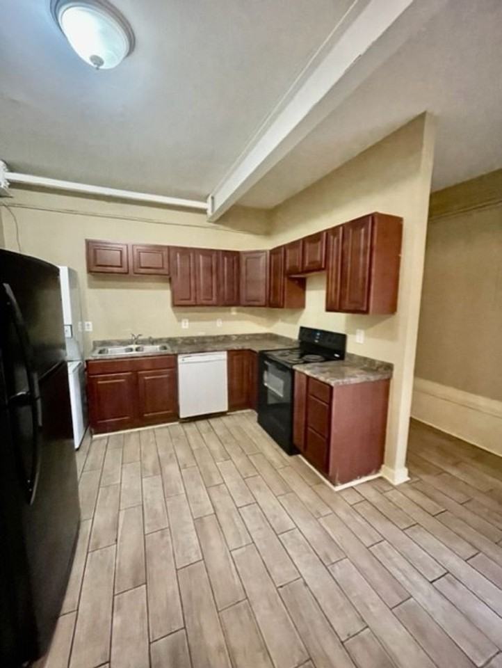 929 Mcalway Rd - Photo 5 of 14