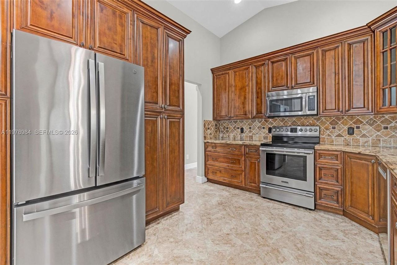 5621 Carriage Ln - Photo 3 of 20