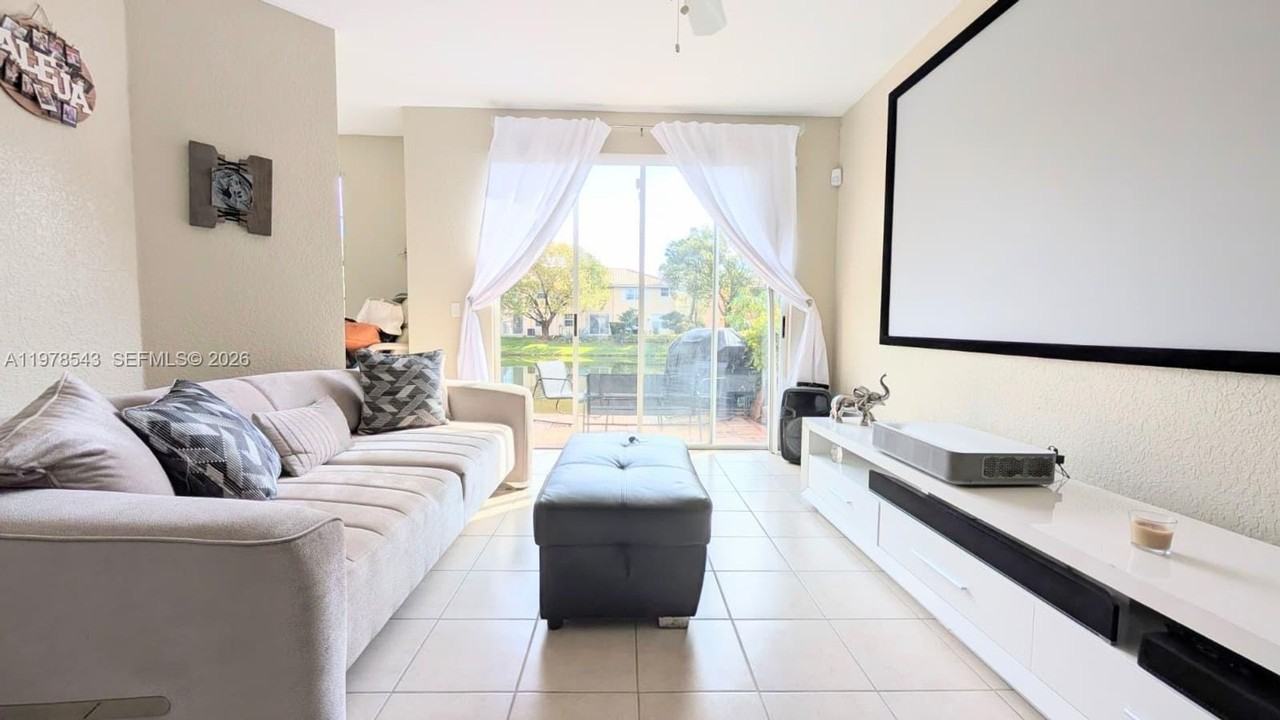 3930 Nw 91st Ter - Photo 4 of 16