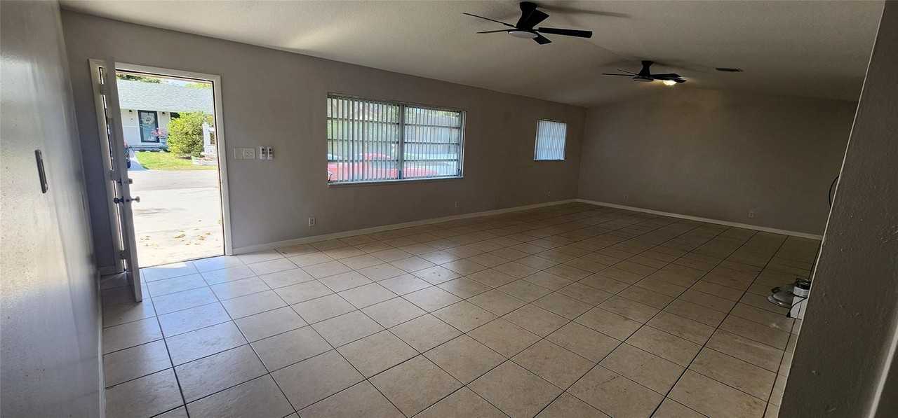 2005 Sw 99th Ave - Photo 2 of 10