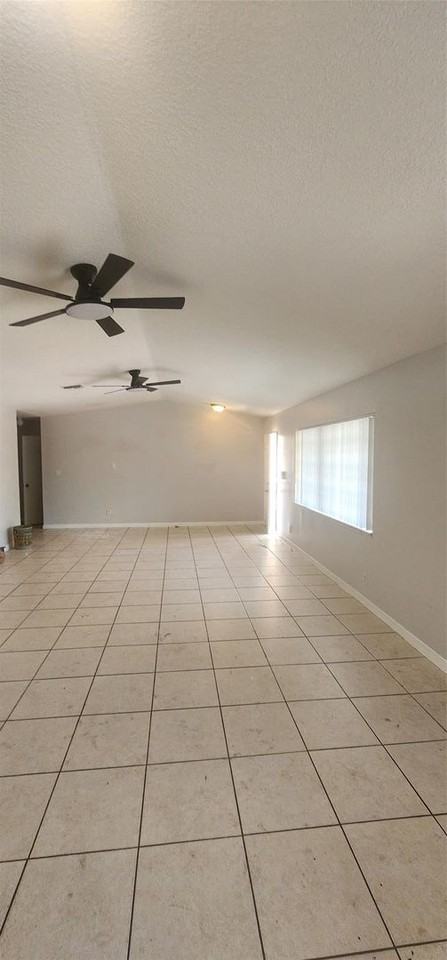 2005 Sw 99th Ave - Photo 3 of 10