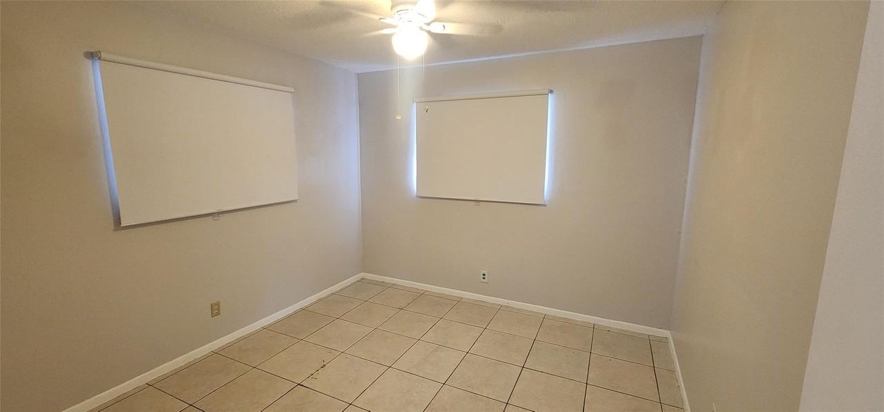 2005 Sw 99th Ave - Photo 5 of 10