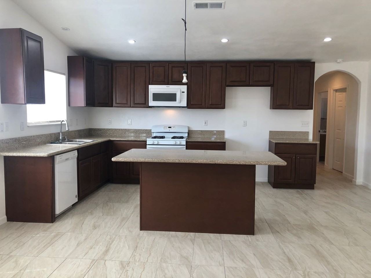 9933 Irene Ave - Photo 4 of 14