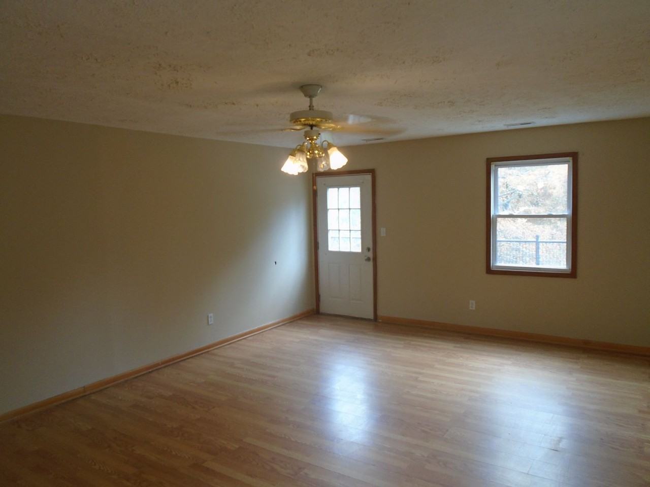 614 Drypoint Ln Apt B - Photo 3 of 17