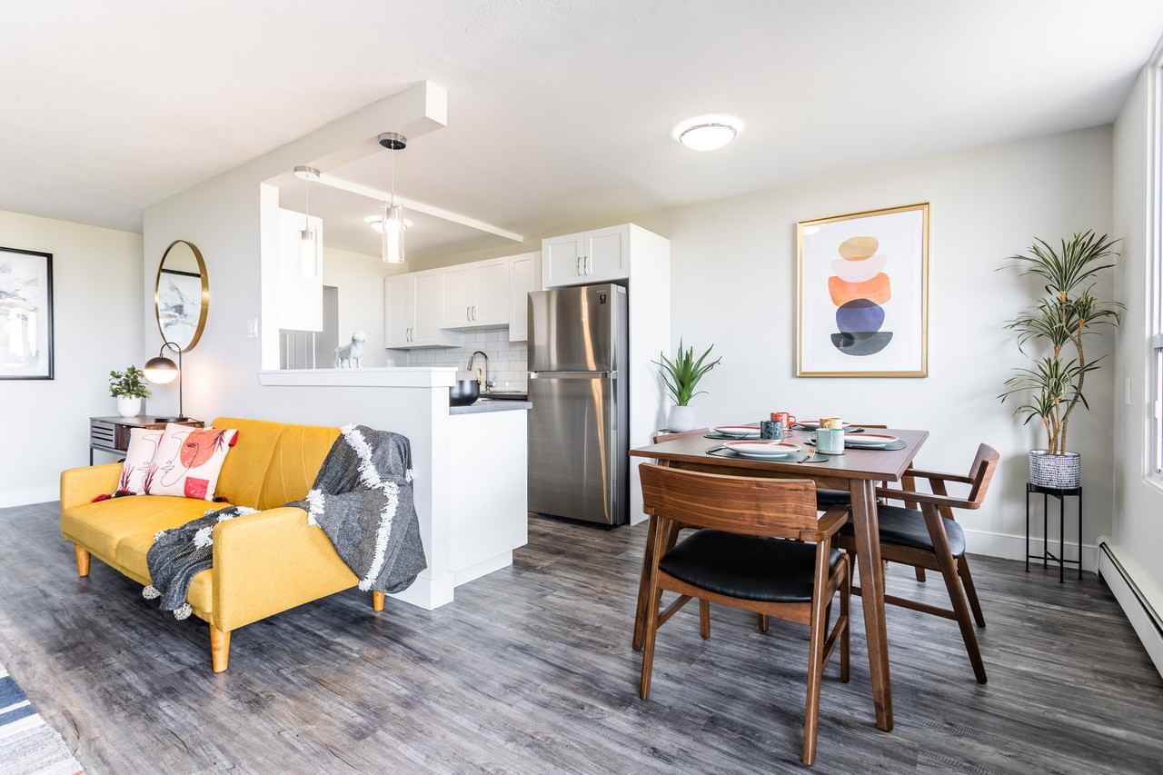 Royal Oak Terrace - Photo 2 of 43