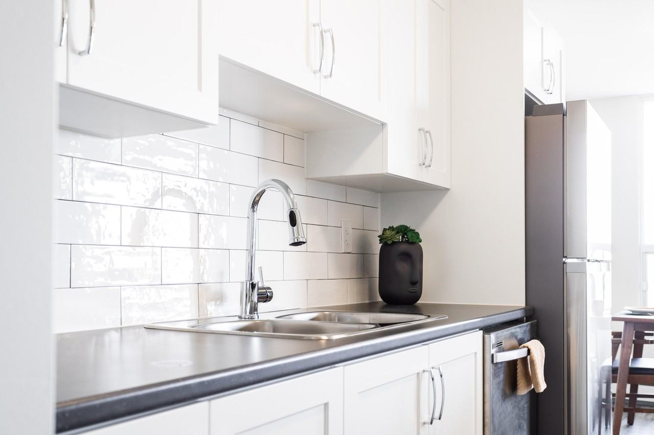 Royal Oak Terrace - Photo 5 of 43