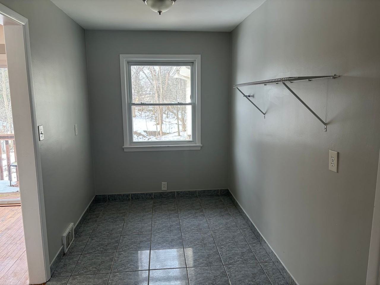 1270 Roland Rd - Photo 4 of 13