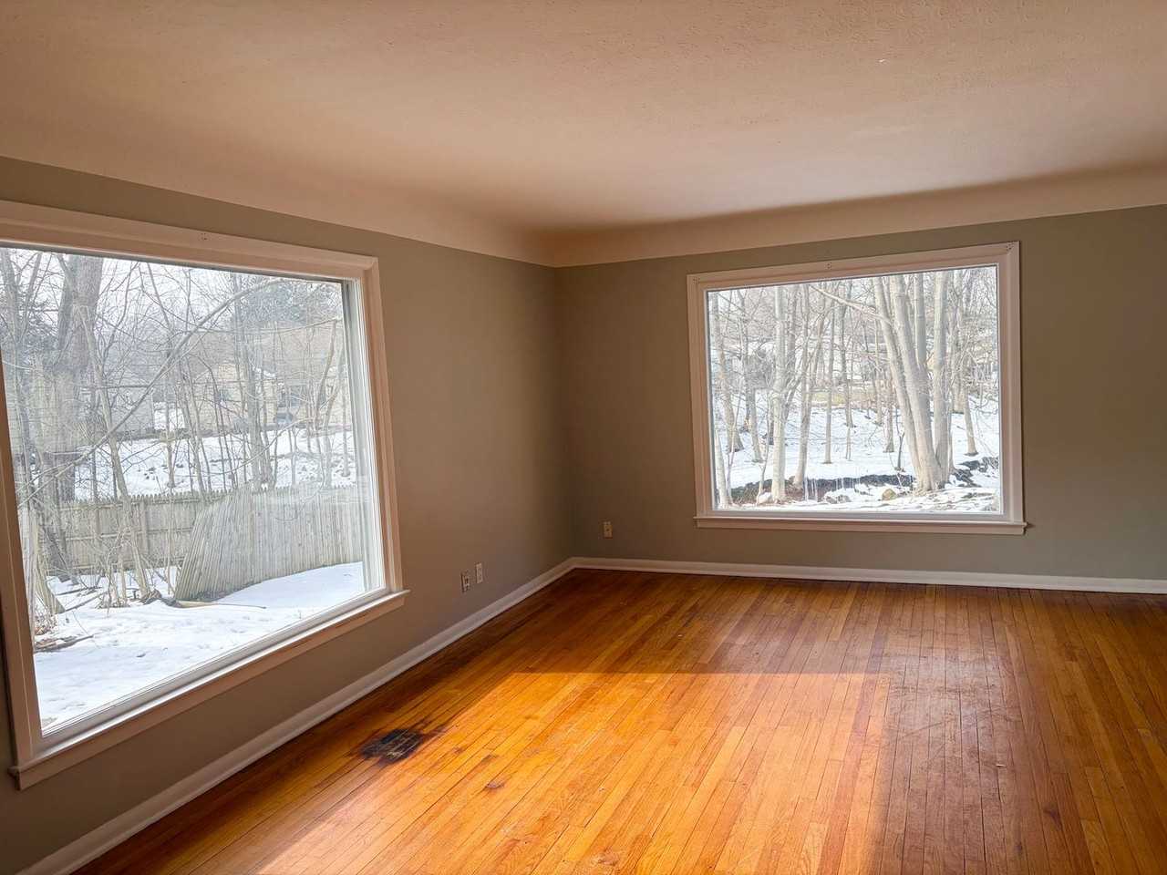 1270 Roland Rd - Photo 7 of 13