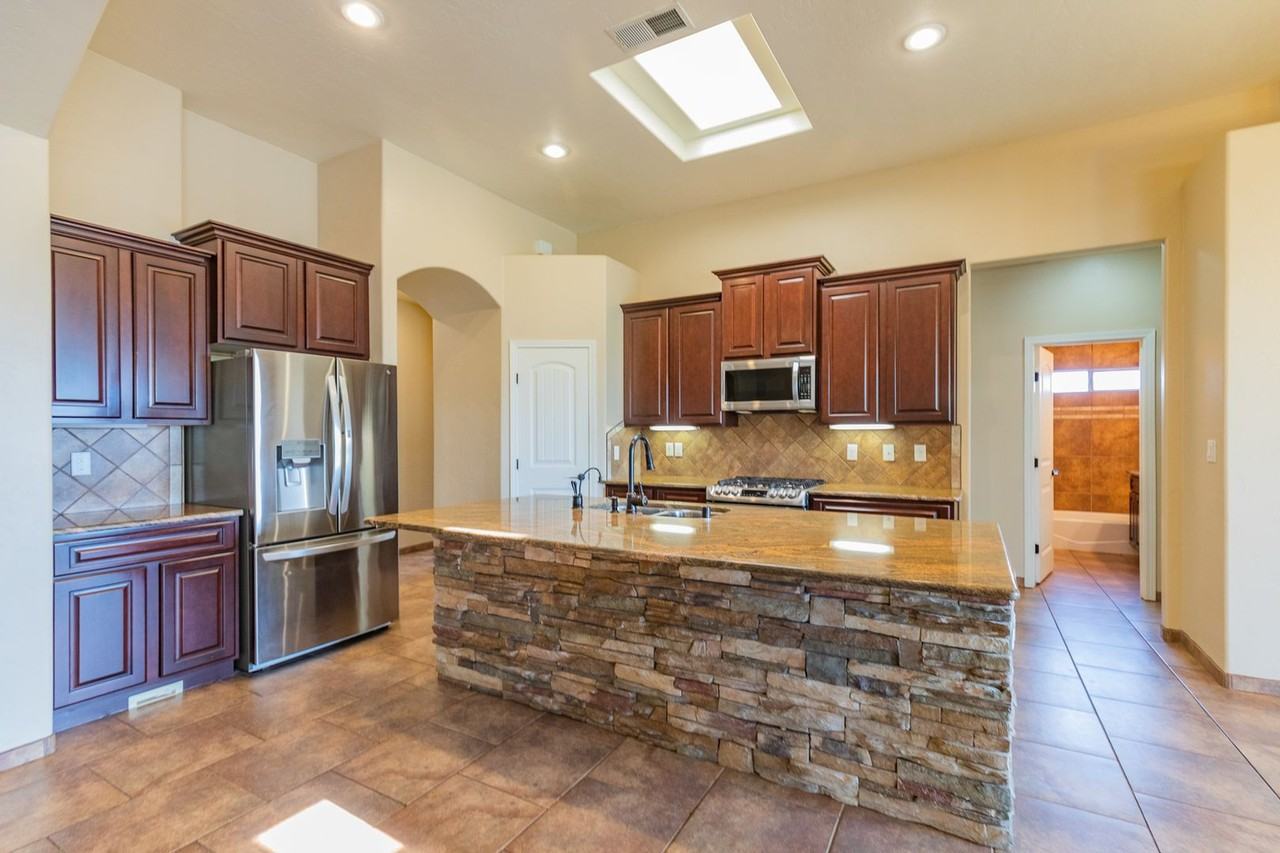 2428 Saguaro Loop - Photo 6 of 40