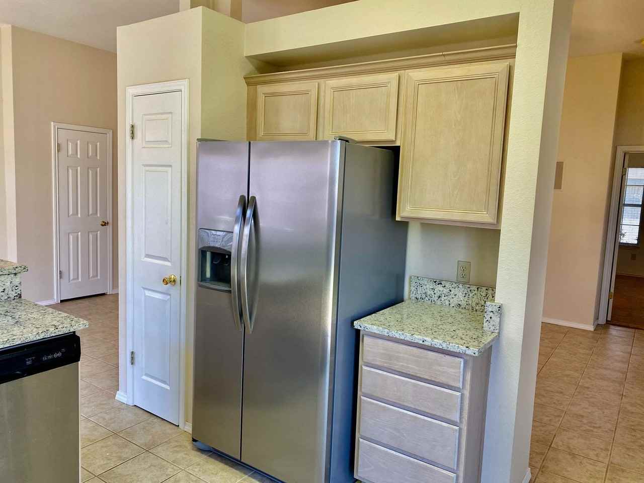 1504 Parkwood Dr - Photo 6 of 21