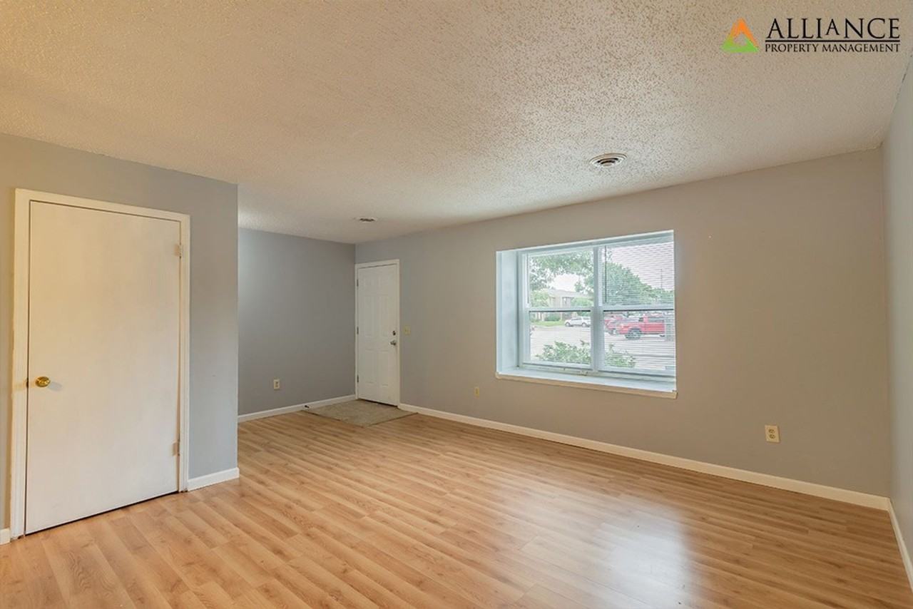 2550 Candlecrest Cir - Photo 3 of 21