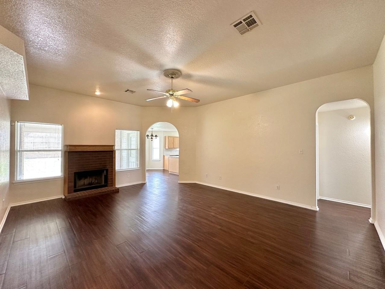 2710 Maria Dr - Photo 5 of 39