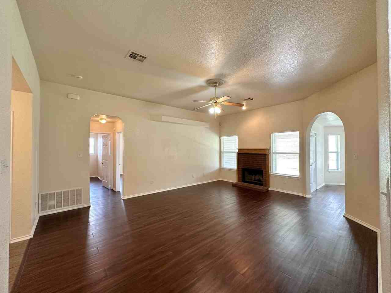 2710 Maria Dr - Photo 6 of 39