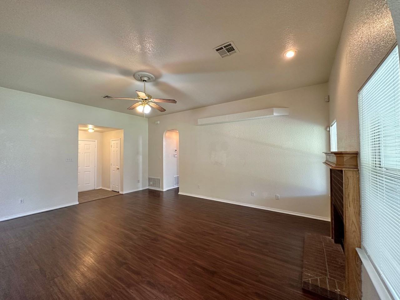 2710 Maria Dr - Photo 7 of 39