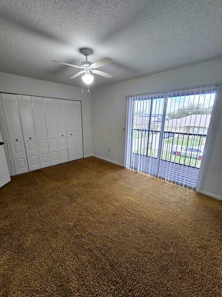 702 Lucaya Dr - Photo 5 of 19