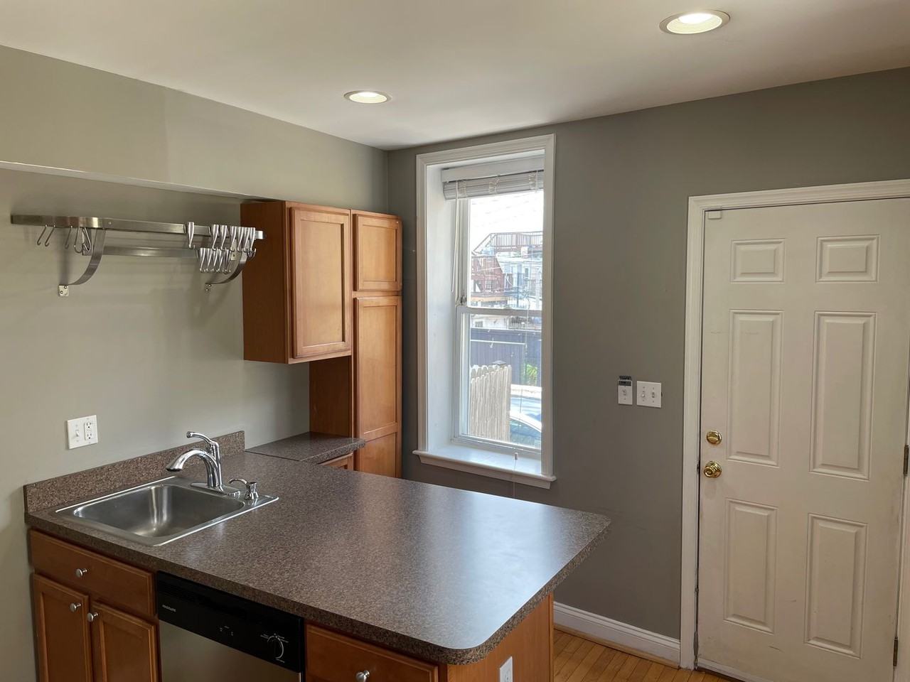 1612 Elkins Ln - Photo 4 of 12