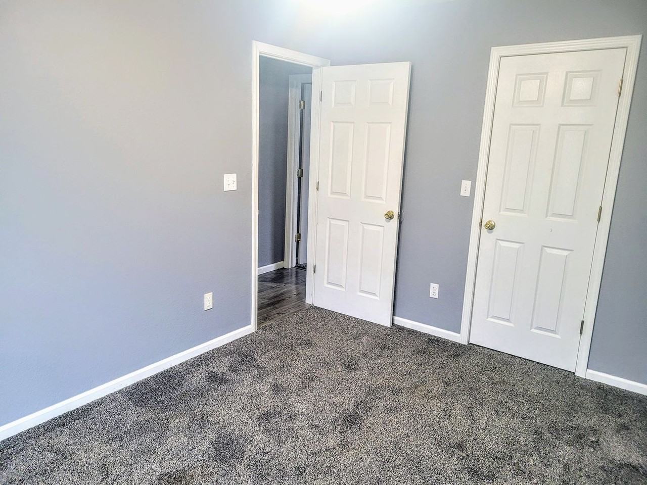 1128 Leonard Ave - Photo 2 of 10