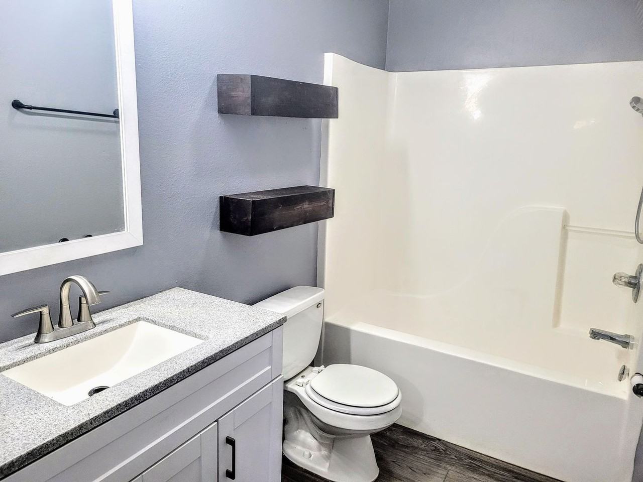 1128 Leonard Ave - Photo 4 of 10