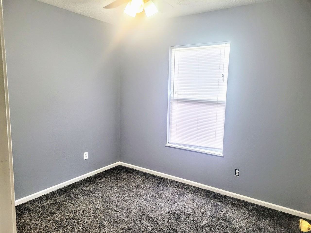 1128 Leonard Ave - Photo 6 of 10