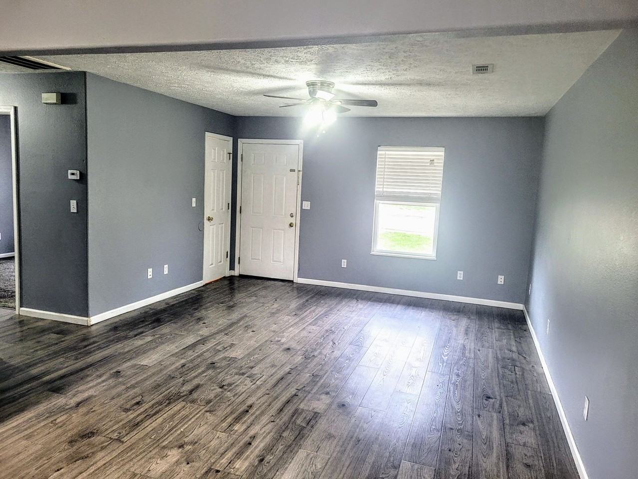 1128 Leonard Ave - Photo 7 of 10