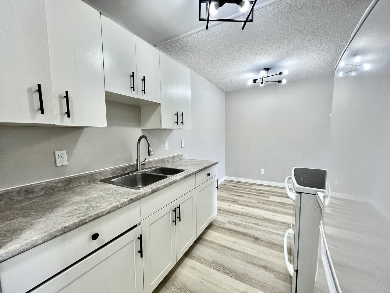 9108 127 Ave Nw - Photo 2 of 11