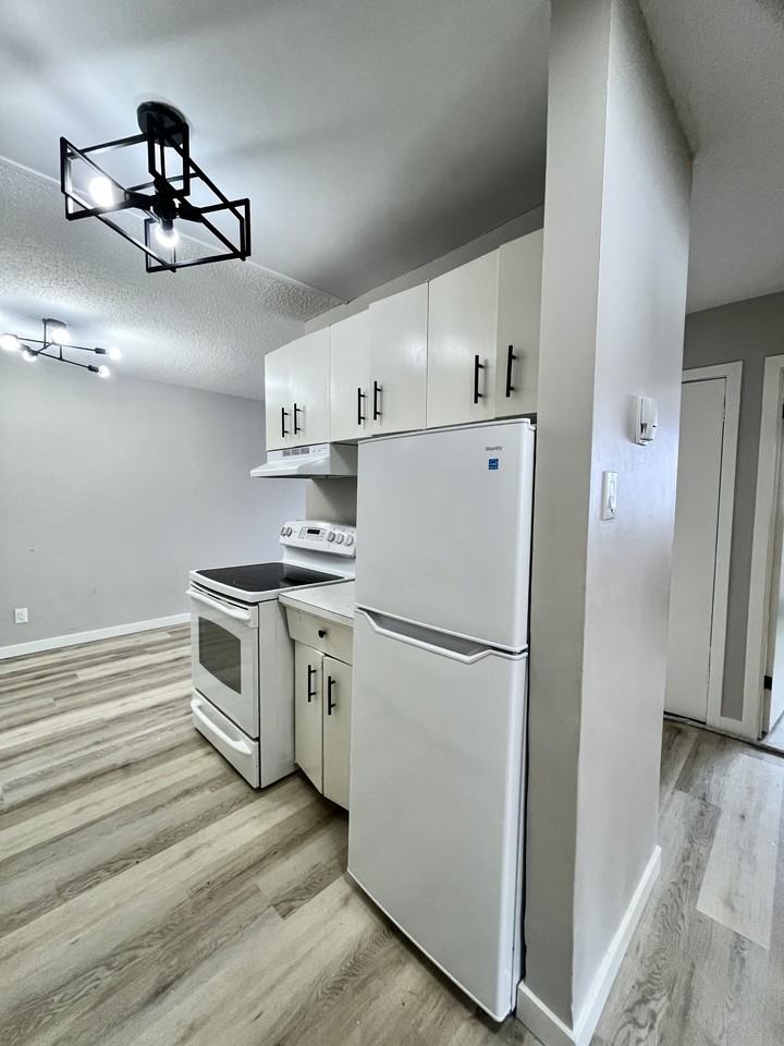 9108 127 Ave Nw - Photo 3 of 11