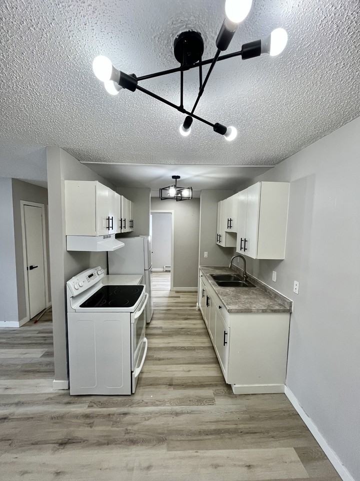 9108 127 Ave Nw - Photo 4 of 11