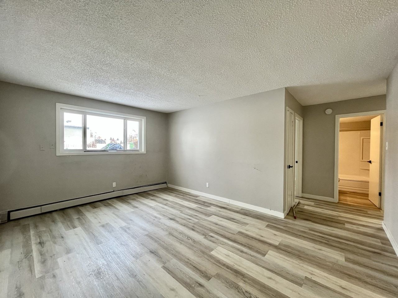9108 127 Ave Nw - Photo 5 of 11