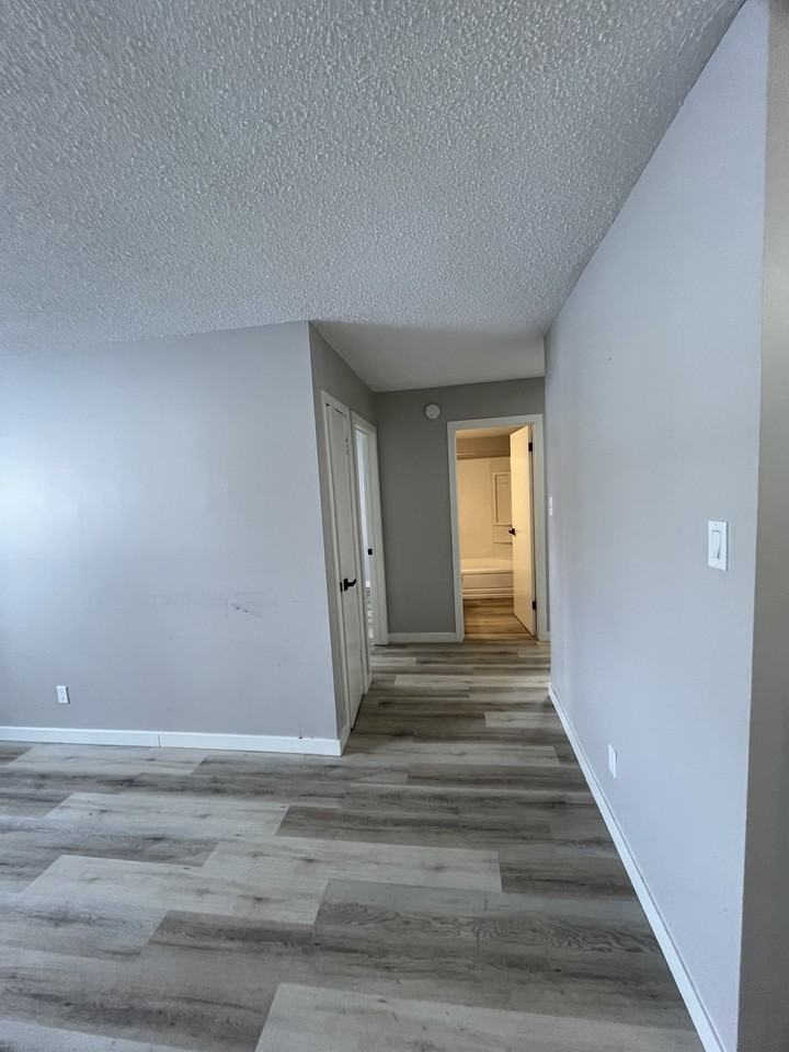 9108 127 Ave Nw - Photo 6 of 11