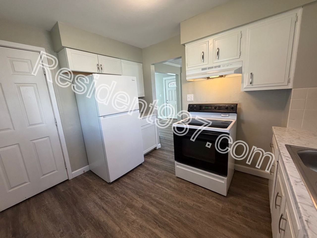 1727 Patterson Rd - Photo 6 of 17