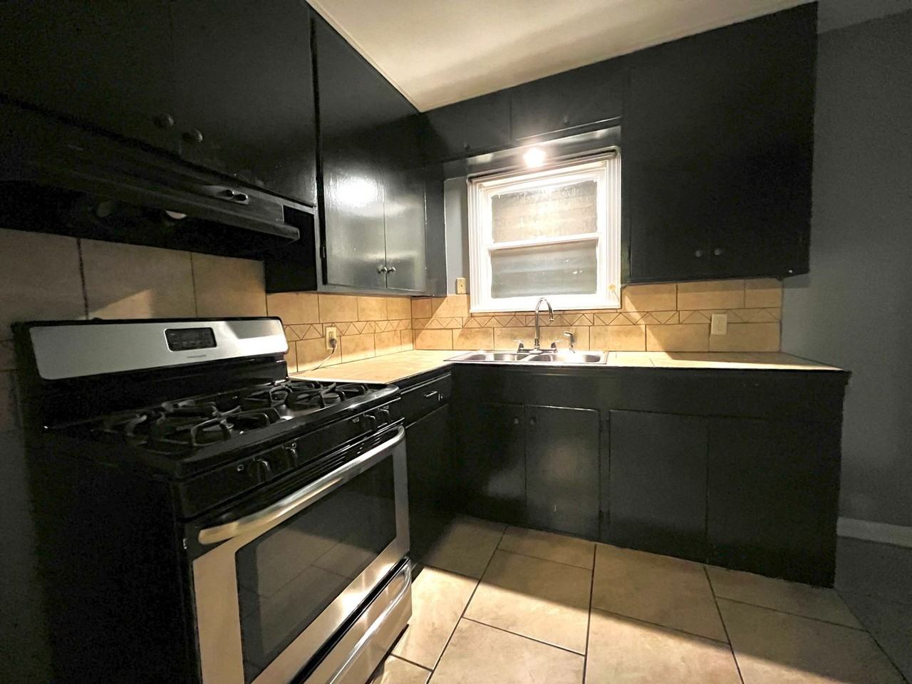 4213 Lowman St - Photo 6 of 12