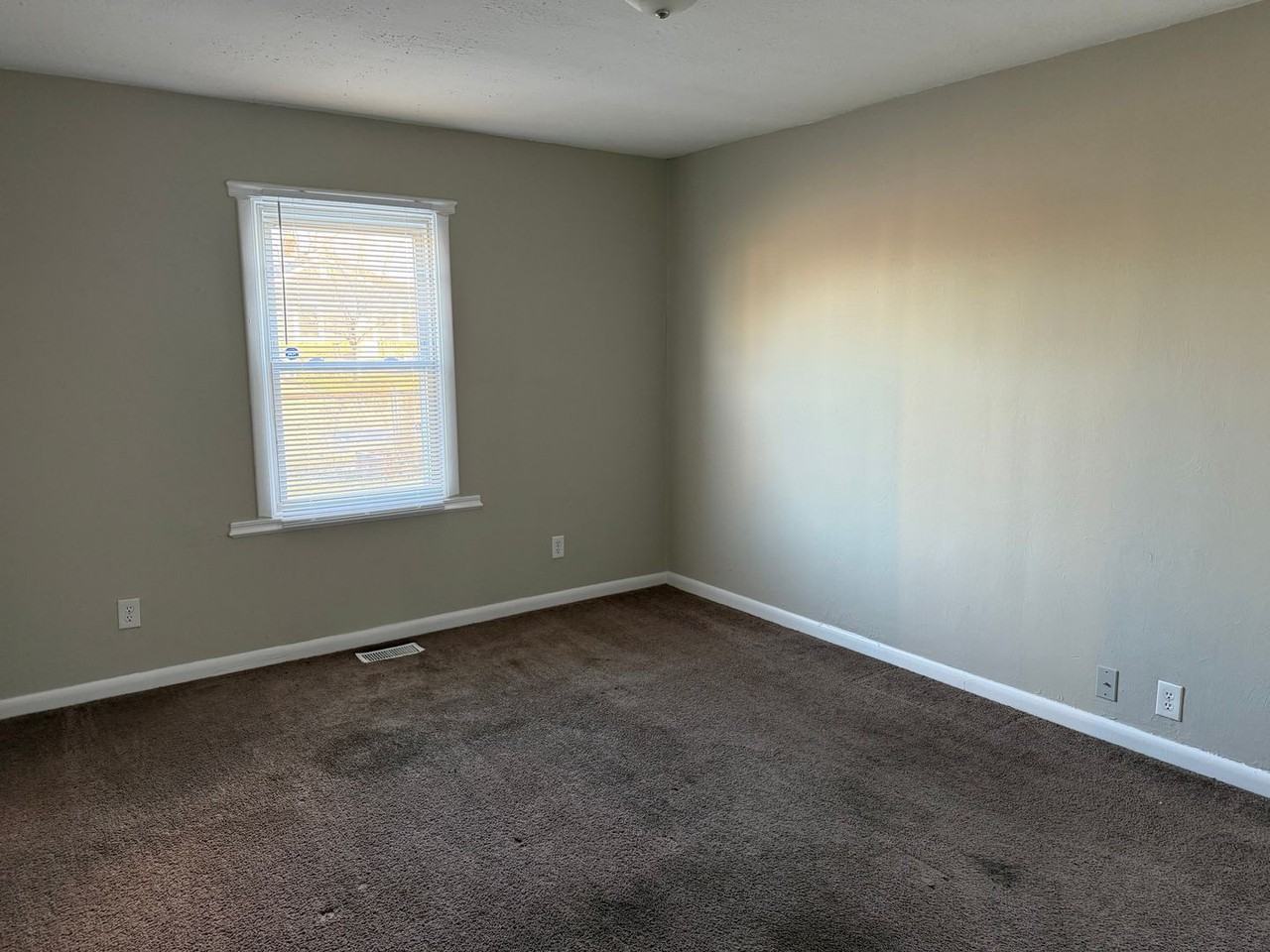 1805 Calhoun St - Photo 2 of 8