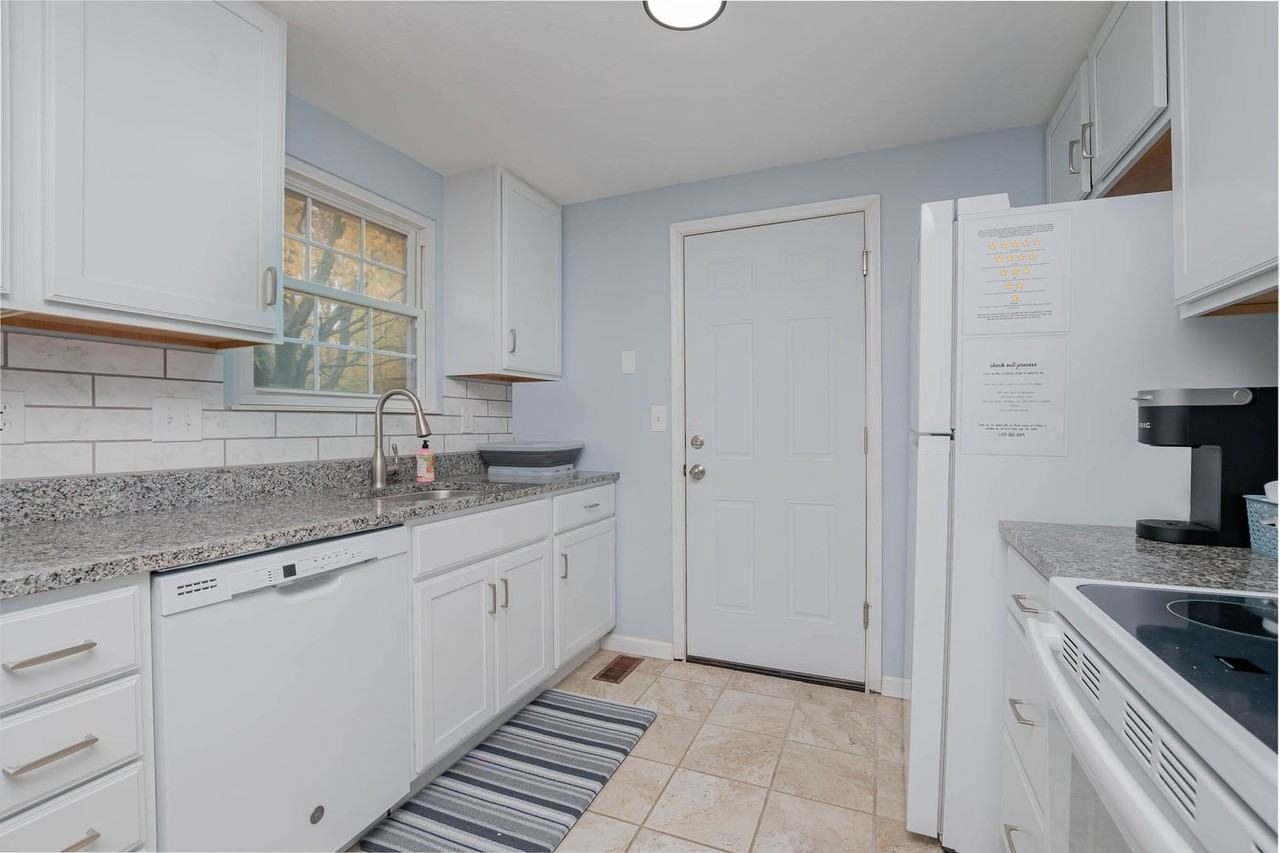 1387 Firethorne Dr - Photo 2 of 25