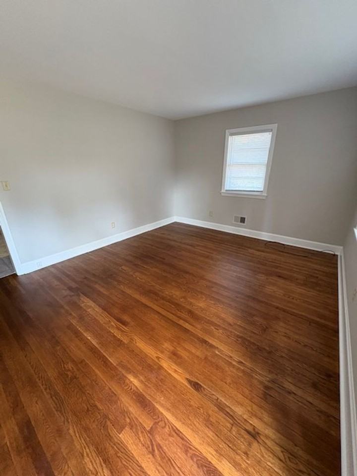 403 Smith Ave - Photo 4 of 19