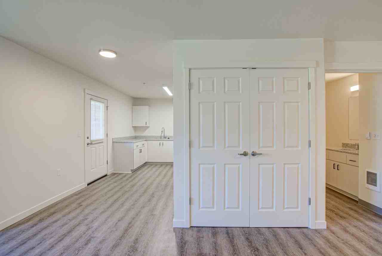 2276 W 10th Ave - Photo 7 of 35