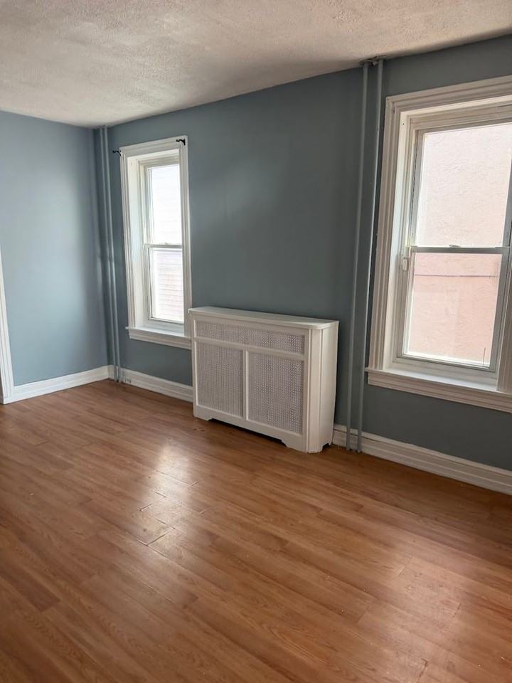 1115 Green St - Photo 2 of 8