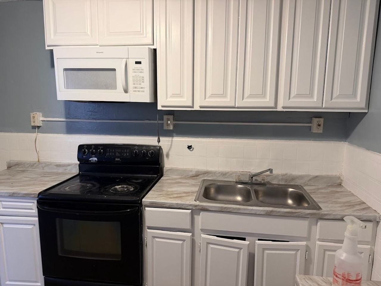 1115 Green St - Photo 3 of 8