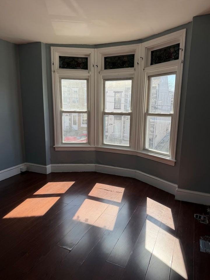 1115 Green St - Photo 4 of 8