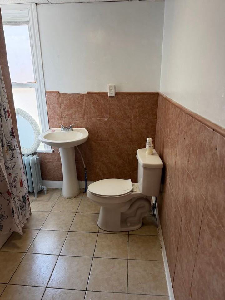 1115 Green St - Photo 6 of 8