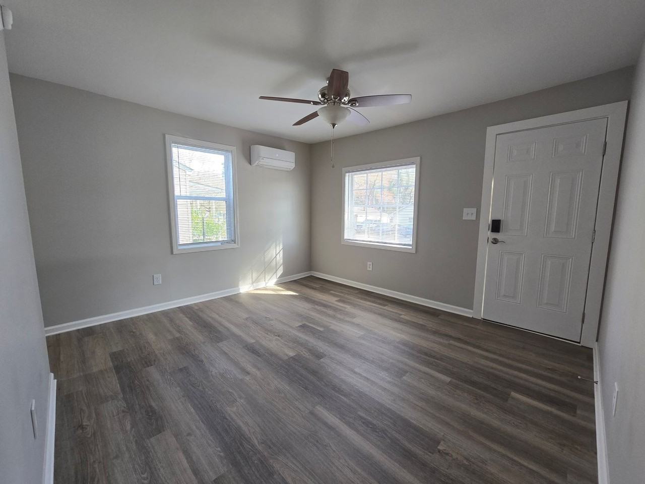 203 Stroud St - Photo 3 of 10