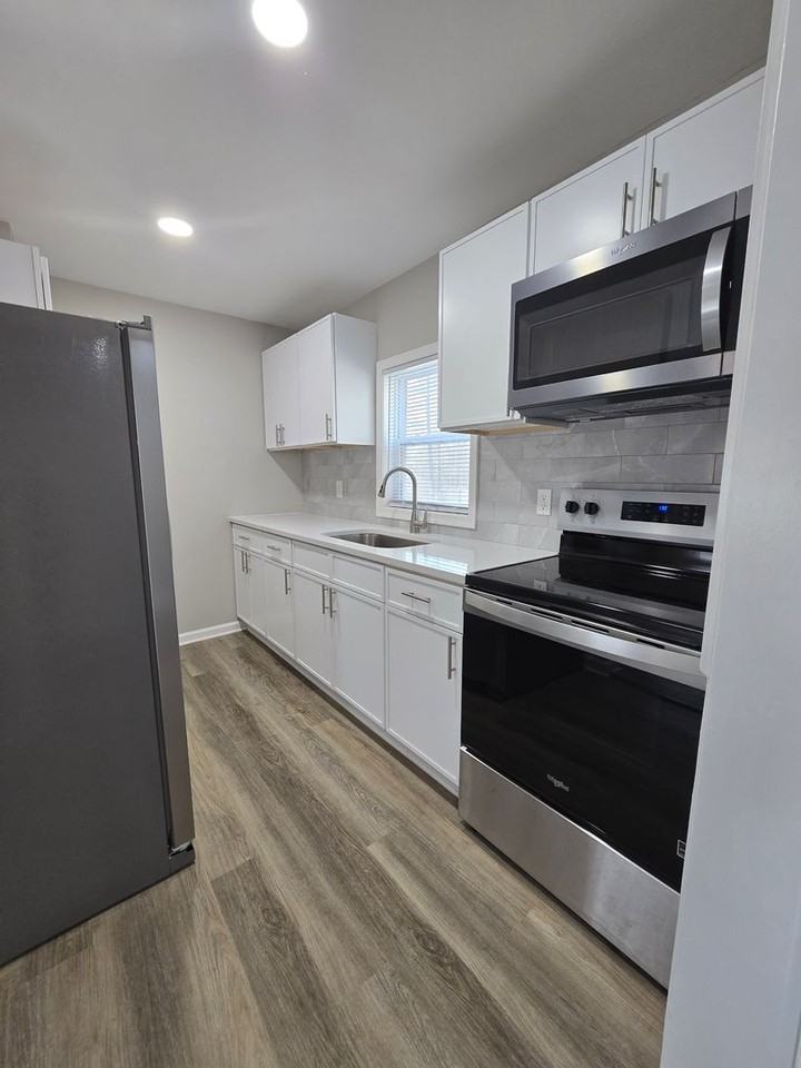 203 Stroud St - Photo 4 of 10