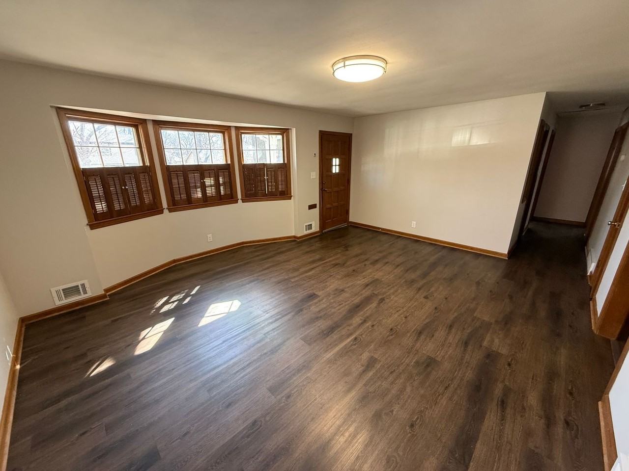 8114 Hardy Ave - Photo 3 of 21