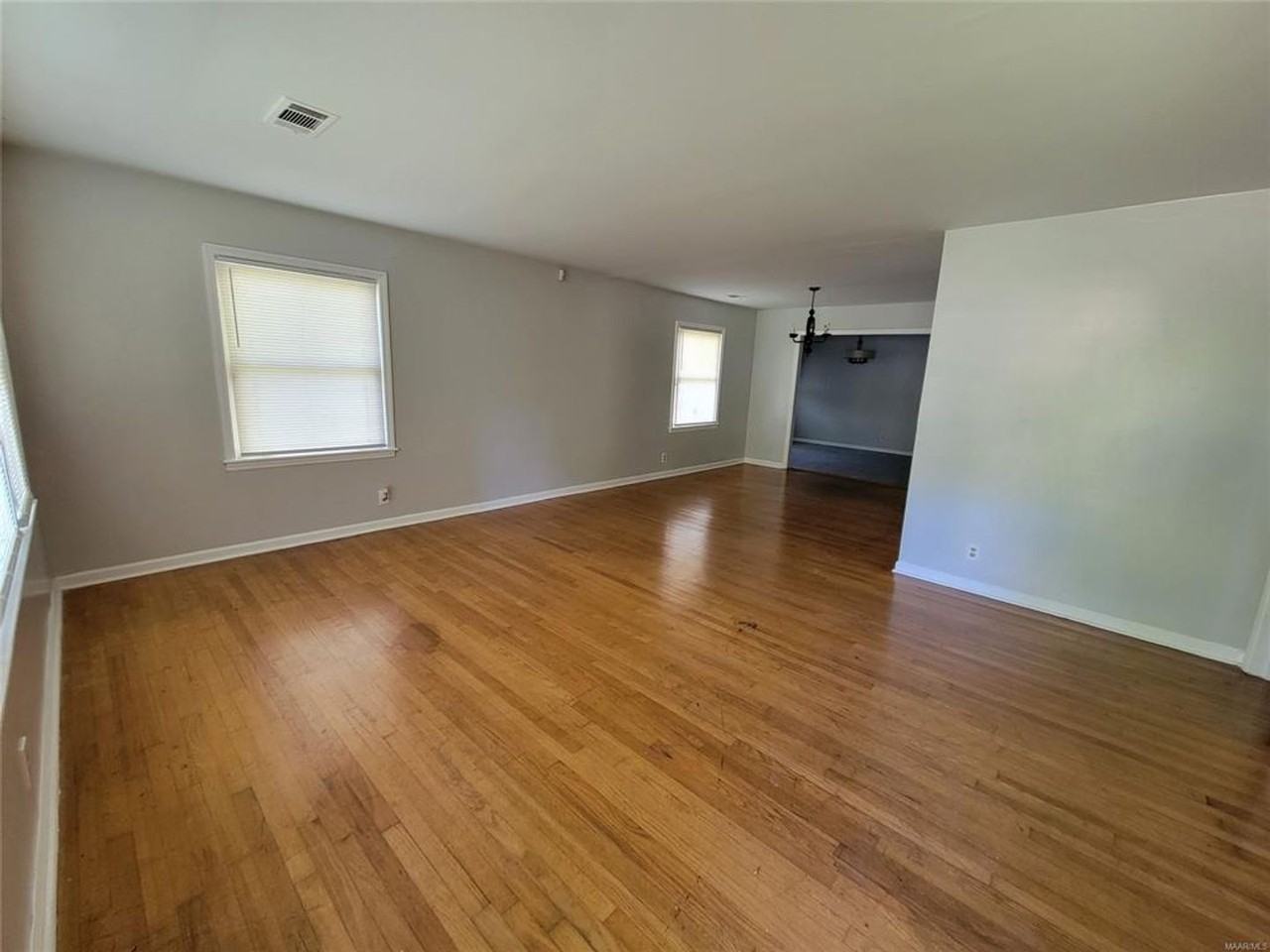 1048 Biscayne Dr - Photo 2 of 12