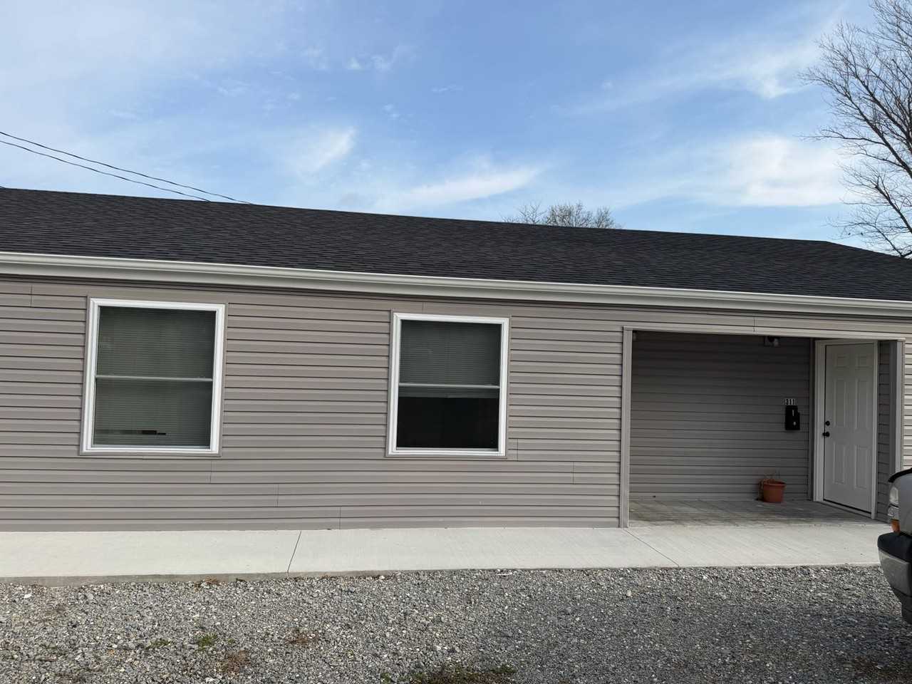 313 W Mill St - Photo 3 of 11